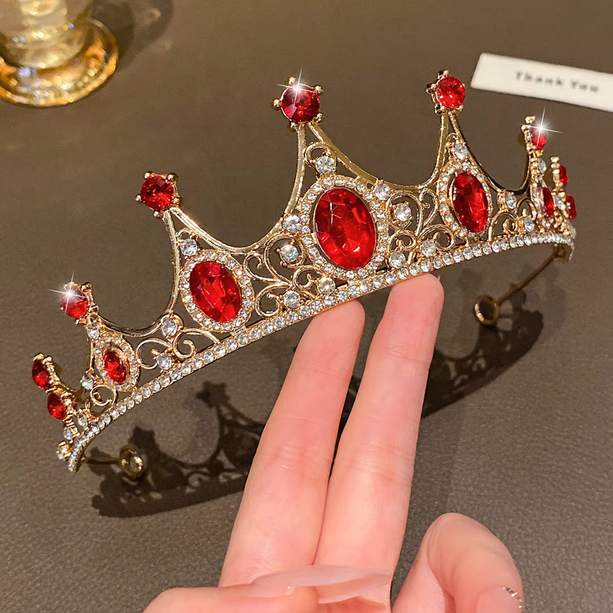 1 Crown Fashion Crown est un accessoire pour cheveux et un bandeau adapté aux performances et aux an