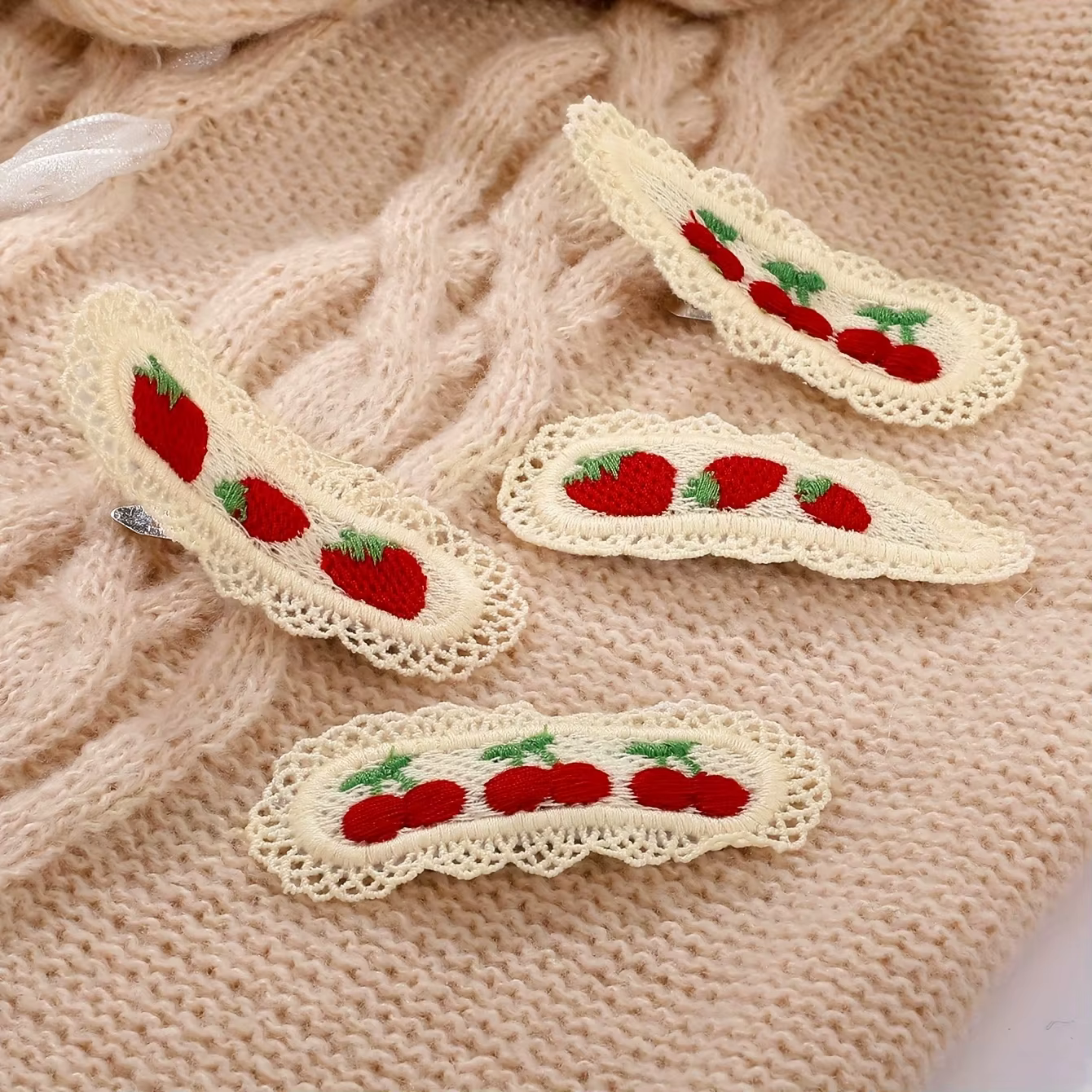 Épingles à cheveux mignonnes 2 pièces, épingles à cheveux tricotées colorées cerise et fraise, acces