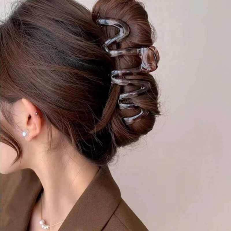 Grande pince à cheveux ondulée en plastique léger pour femmes, marron ambre brillant, 11cm/4,33 pouc