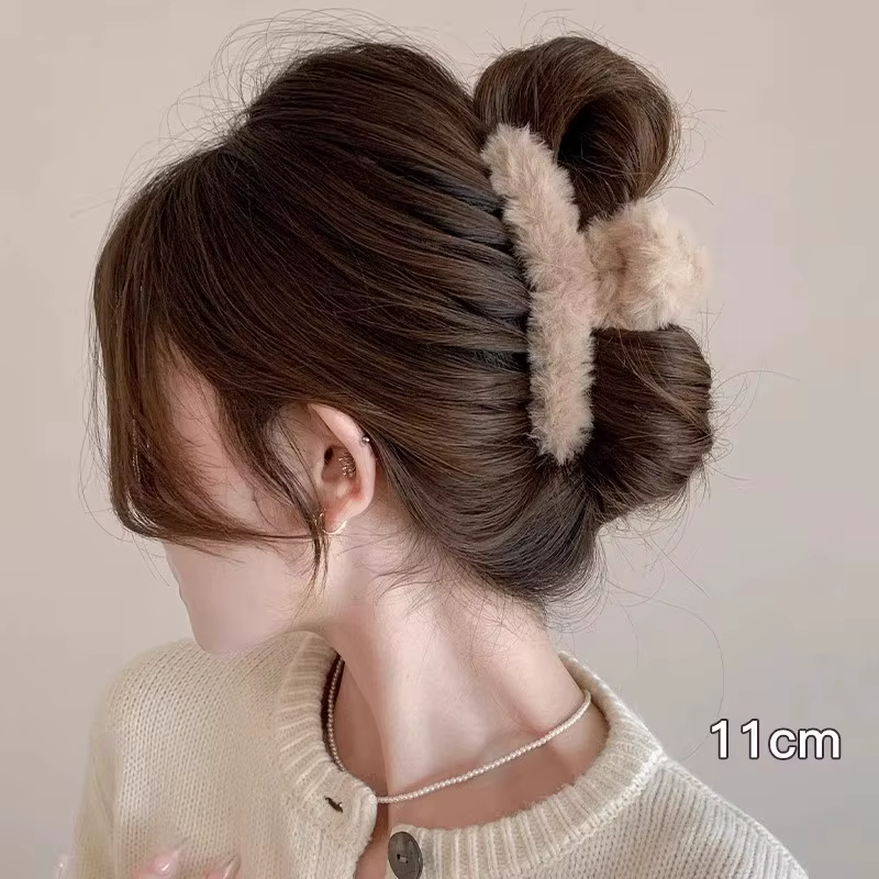Pince à cheveux en peluche d'hiver pour femmes et filles, ornement capillaire mignon, épingle à chev
