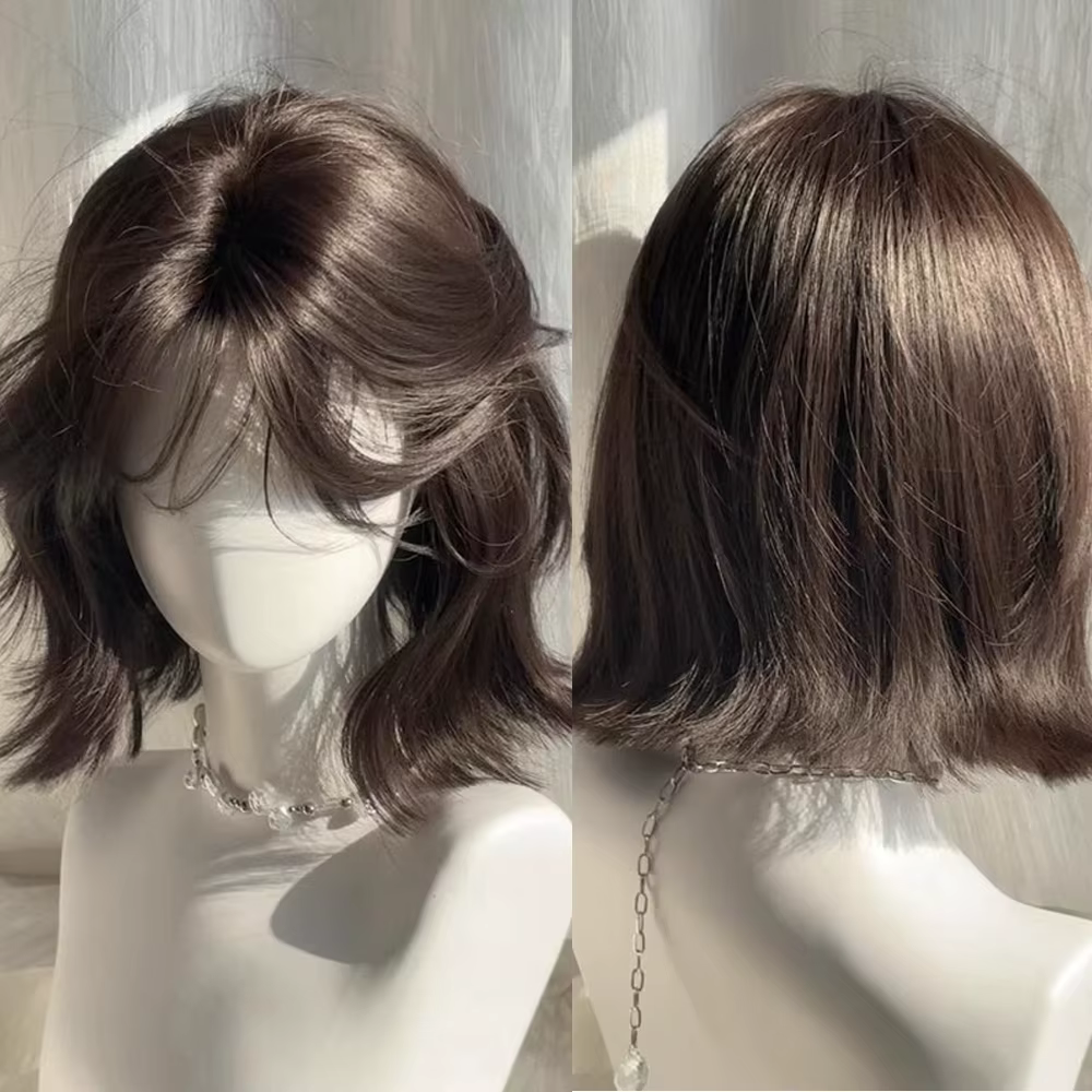 Perruque Synthétique Courte Ondulée Noire et Brune avec Frange, Cosplay Moelleux, Degré de Chaleur p