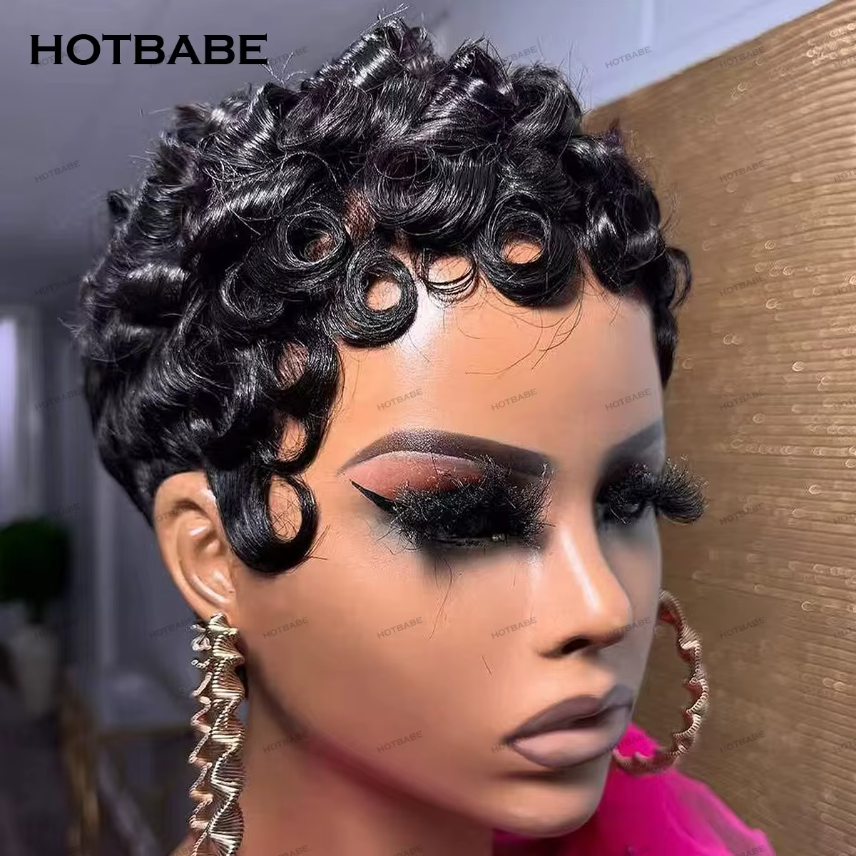 Perruque courte noire droite coupe pixie, cheveux bouclés ondulés effet mouillé, avec frange, pour f