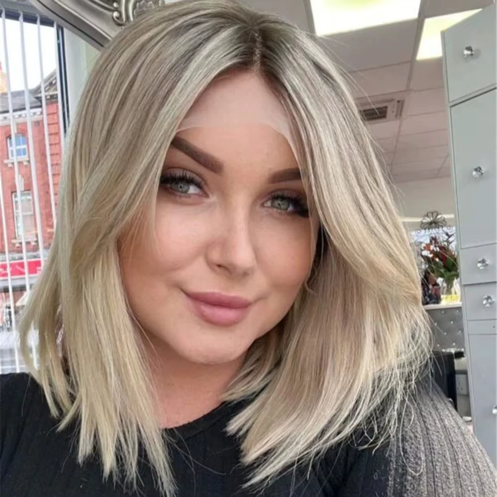 Perruque synthétique courte ondulée dégradée avec raie au milieu, blond platine, résistante à la cha