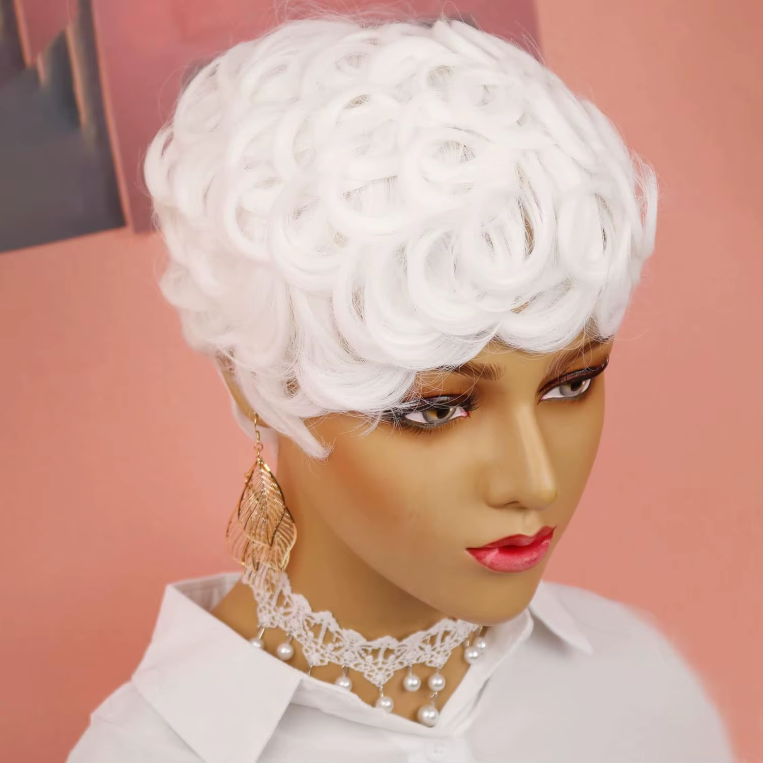 Perruque courte bouclée Pixie Cut avec frange pour femmes noires, perruques moelleuses blanches, per