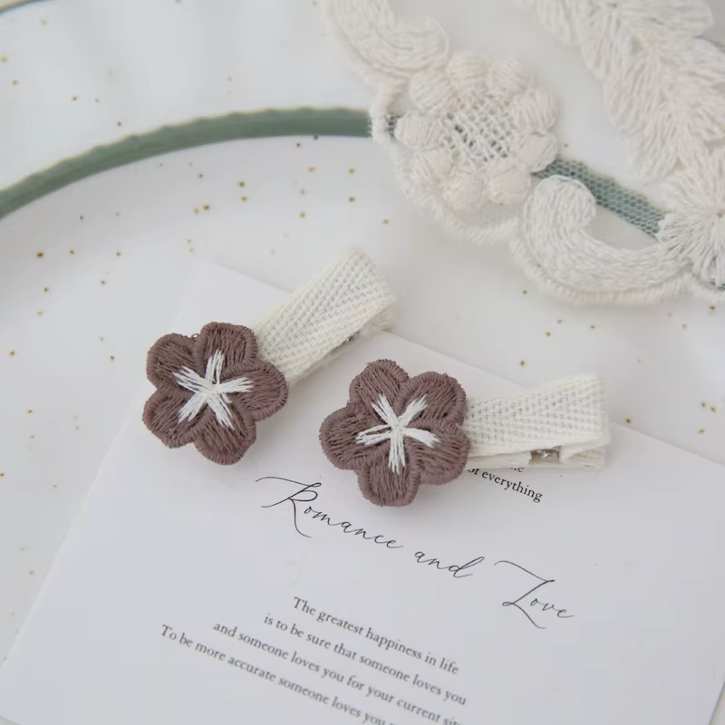 Barrettes colorées pour bébés, fleurs en tissu entièrement recouvertes, 2 pièces, barrettes douces q