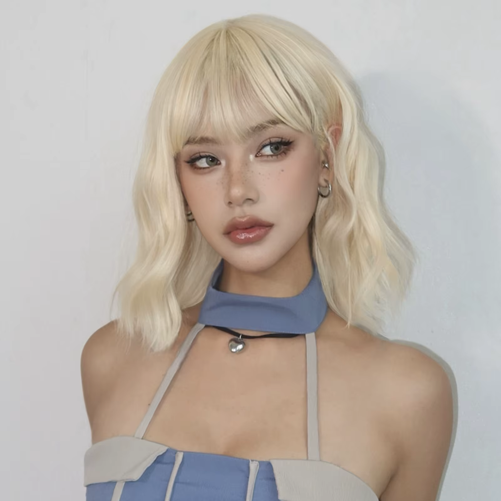 Perruques synthétiques ondulées Bob blondes Beige avec frange, perruques Lolita courtes de Cosplay p