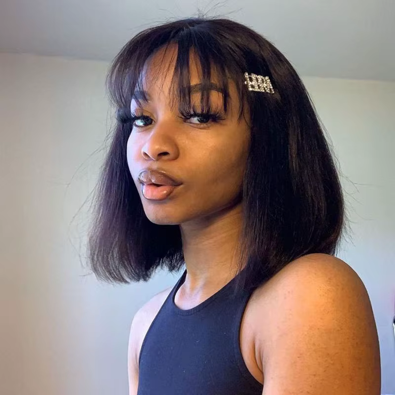 Perruques Lace Bob en cheveux humains lisses Dialola avec frange, raie au milieu, effet cuir chevelu