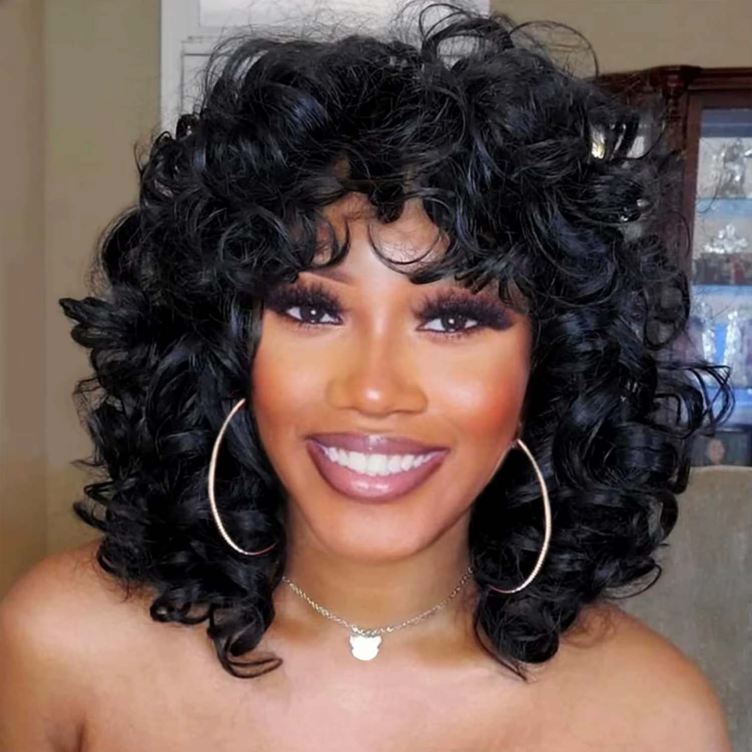 Perruque bouclée noire pour femmes, cheveux courts bouclés noirs doux avec frange, boucles lâches de