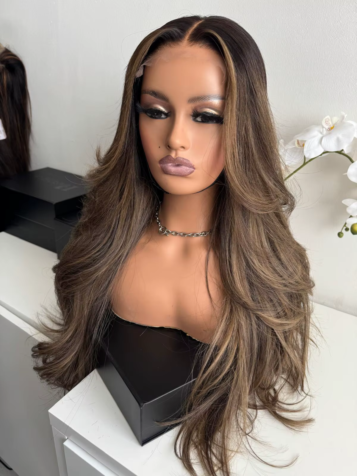 Top vente ombre racines brun foncé avec reflets blonds perruques sans colle cheveux synthétiques par