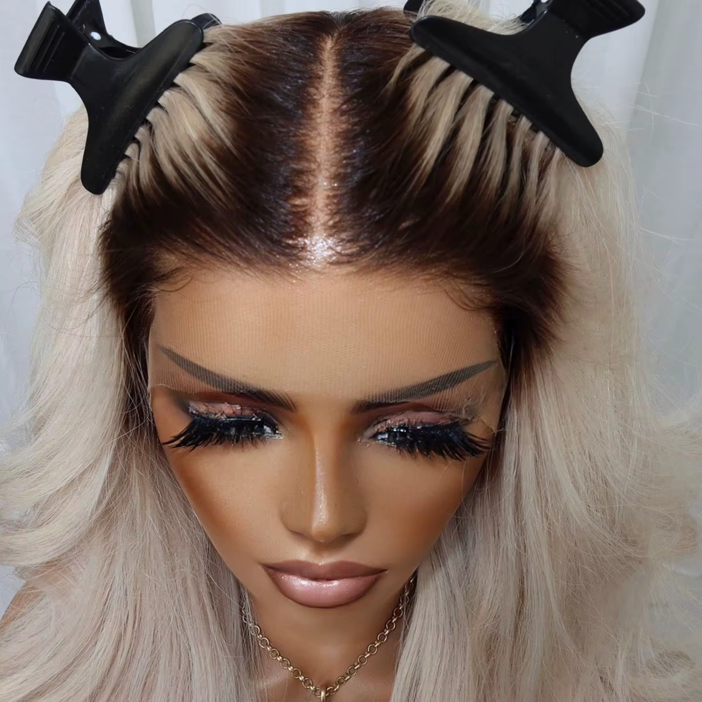 Nouvelle perruque synthétique Lace Front blonde blanche, ondulée, 13*4, en fibre résistante à la cha