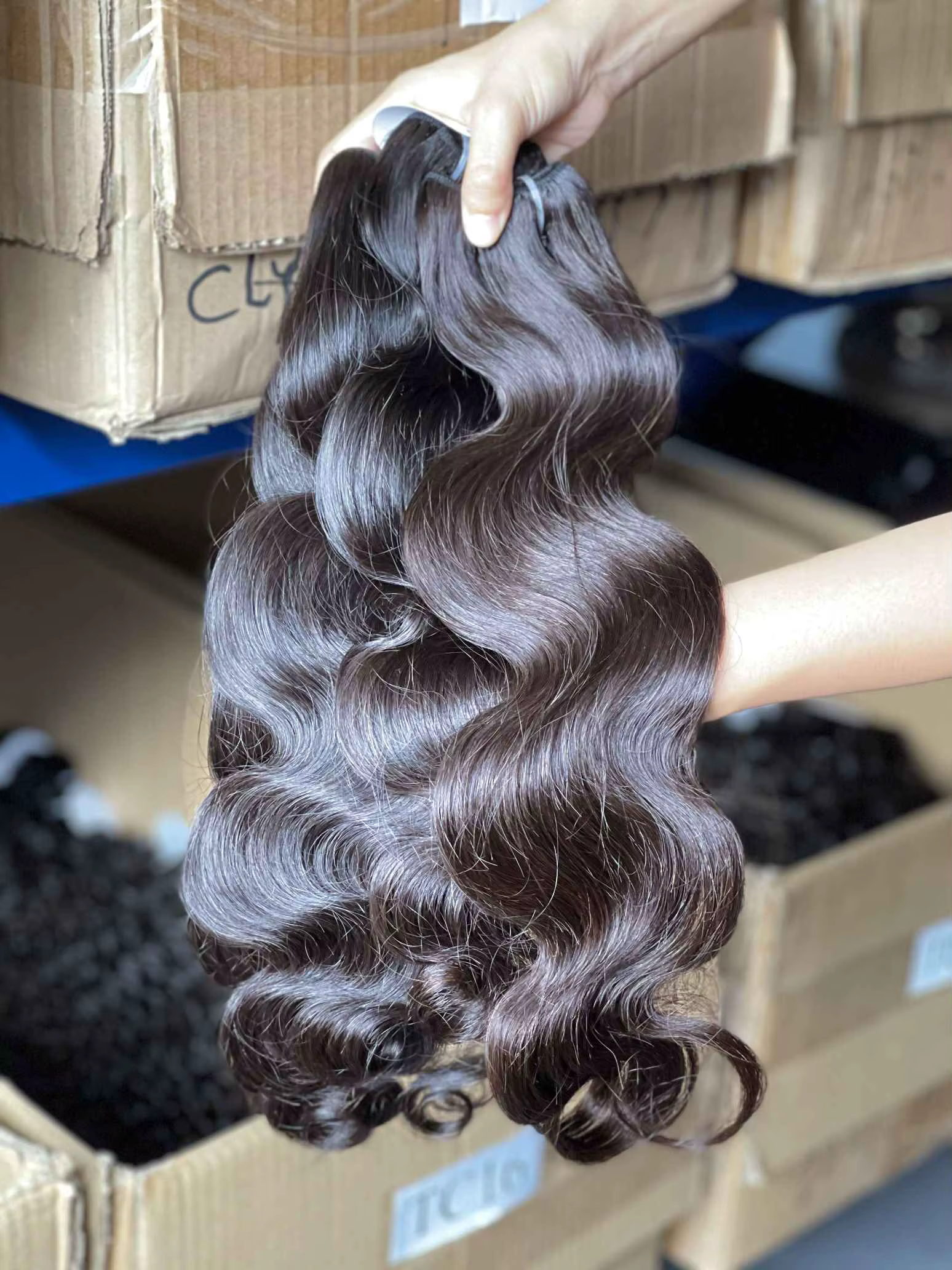 Queen Weave Beauty Body Wave 3 paquets traiter brésilien 100% cheveux humains ondulés non transformés couleur naturelle 12-28 "livraison gratuite