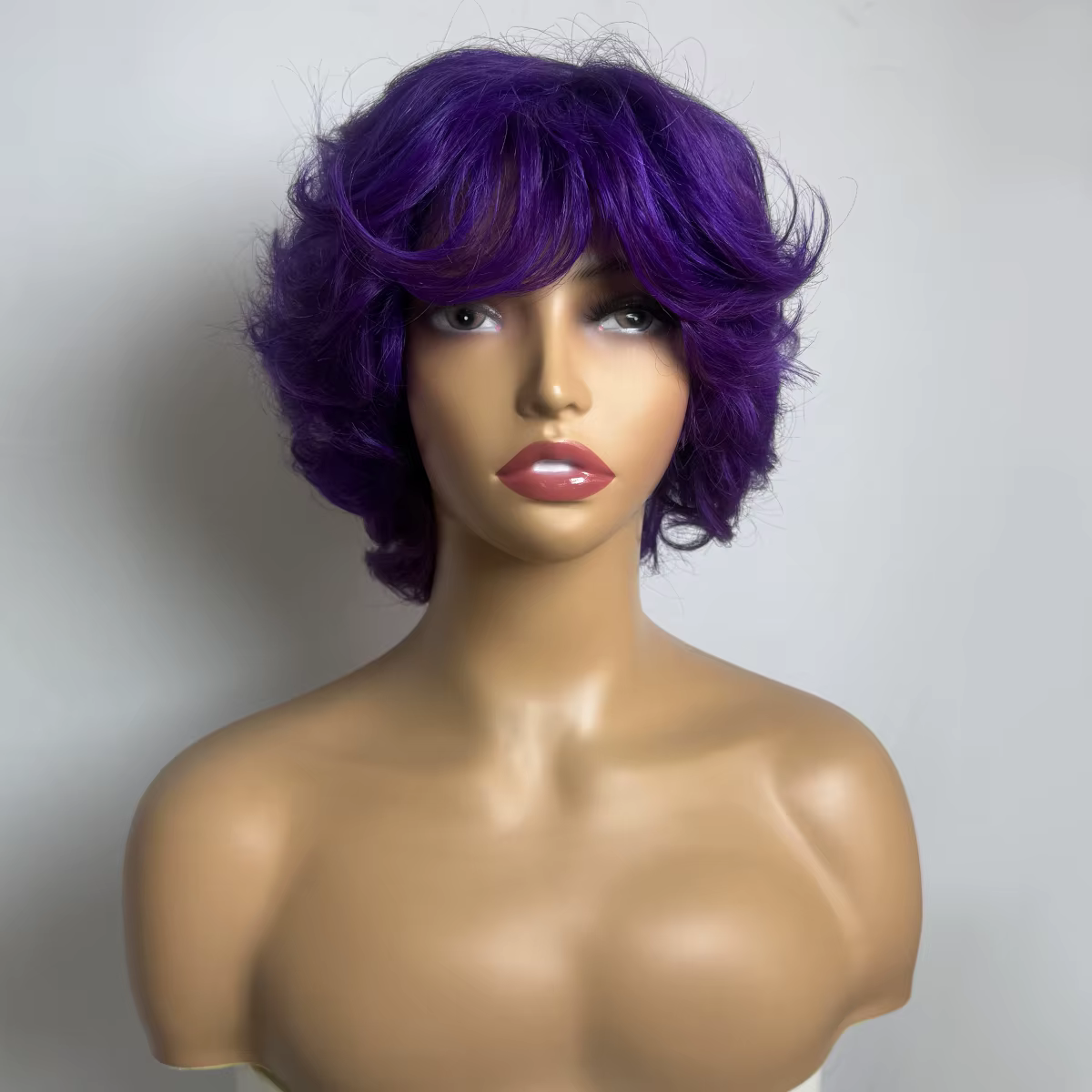 Perruques courtes bouclées violettes style pixie