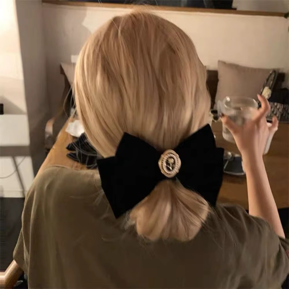 Pince à cheveux avec nœud en velours noir français