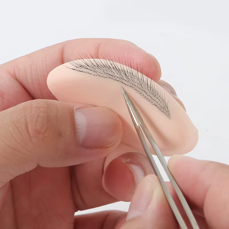 Modèle Réaliste en Silicone à 3 Couches pour l'Entraînement aux Extensions de Cils