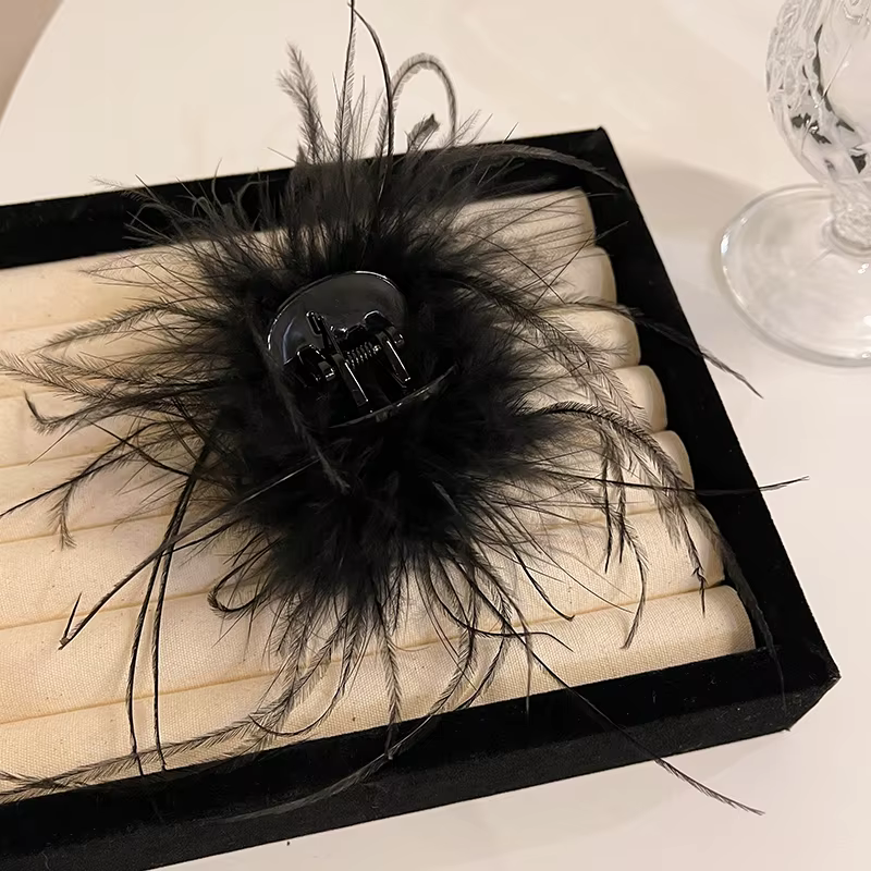 Pinces à cheveux en plumes d'autruche