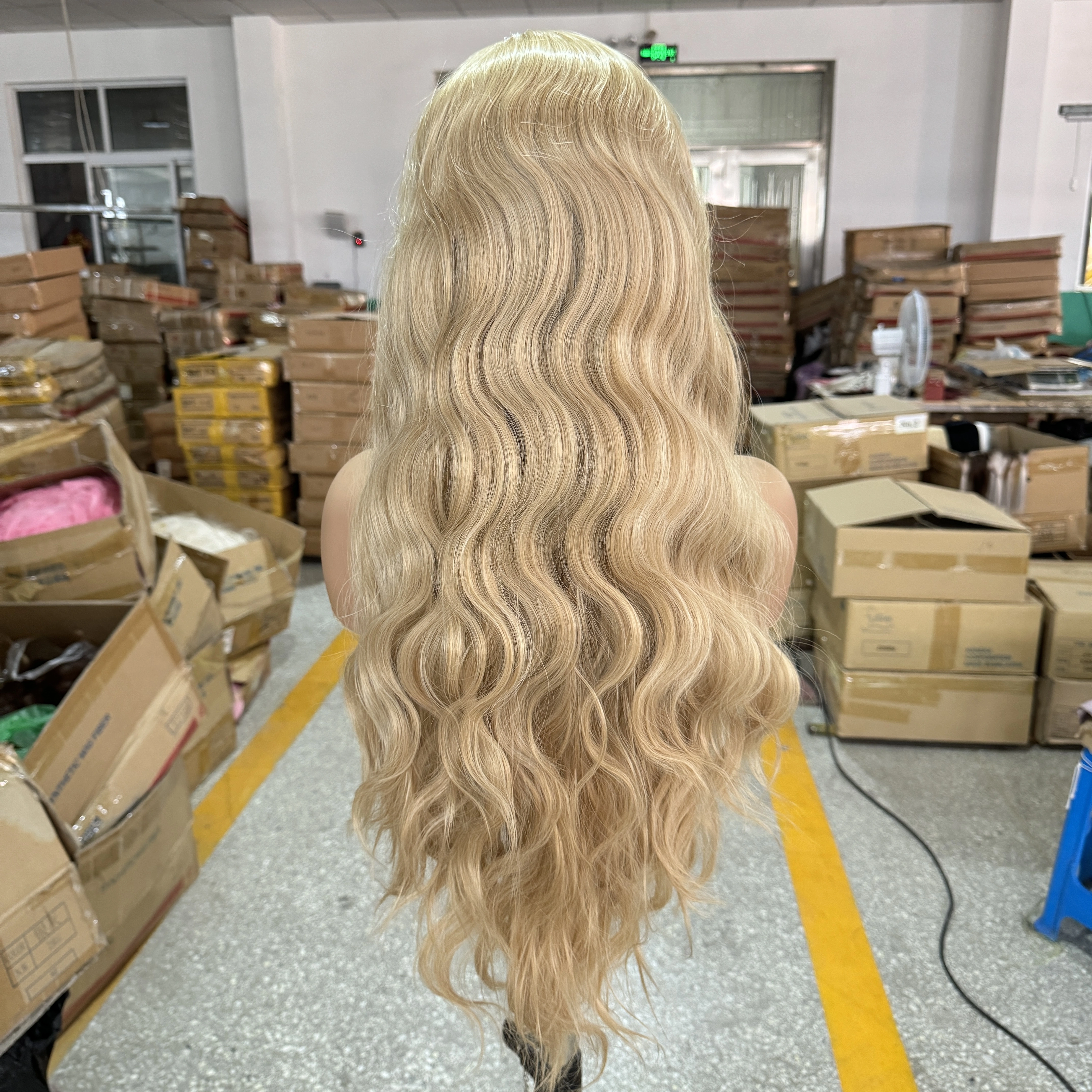 Perruque Lace Front Wig synthétique Blonde mixte 613