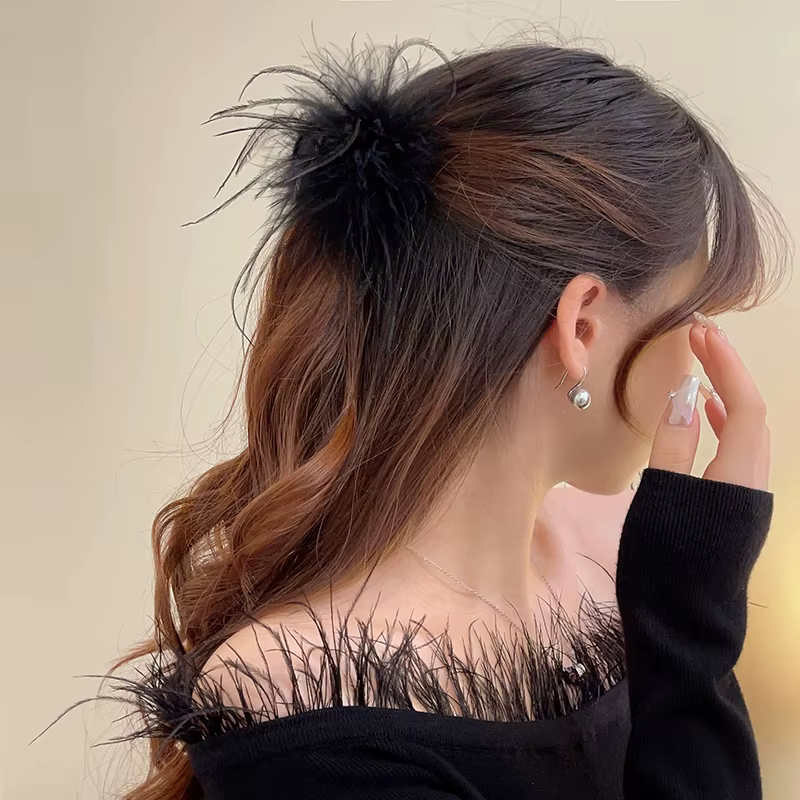 Pinces à cheveux en plumes d'autruche