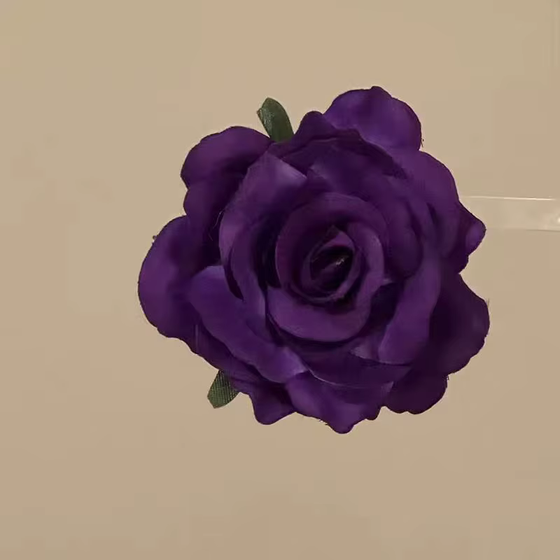 1 pince à cheveux fleurie violette