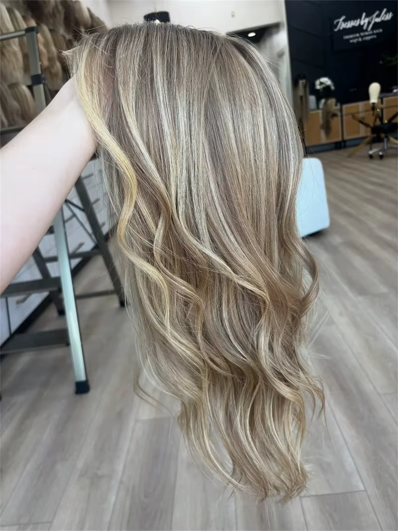 Perruques Lace Front Futura Ash Blonde Ombre pour femmes