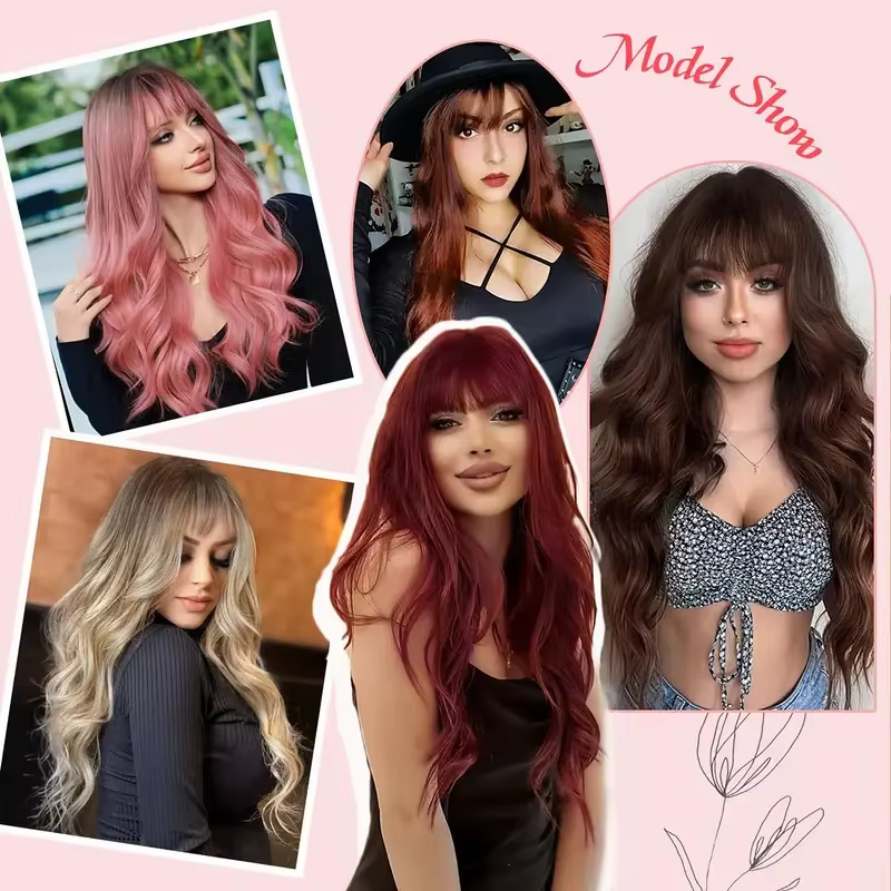 Perruque synthétique couleur vin rouge avec cheveux longs bouclés et frange pour un usage quotidien en fête. Fabriqué en fibre capillaire haute température.