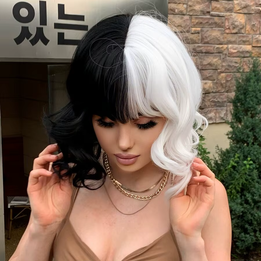Cruella – cheveux mi-longs ondulés de couleur noir et blanc