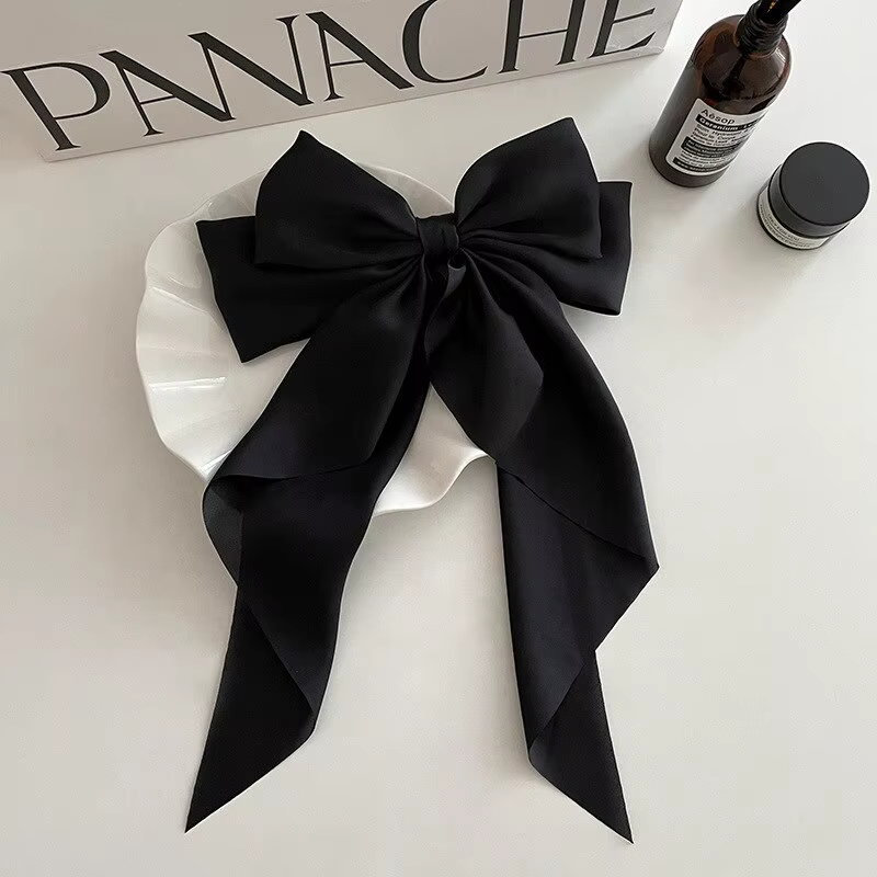 Pince à cheveux en satin solide pour filles