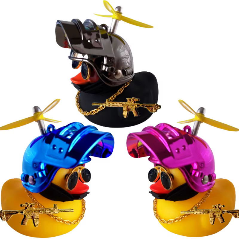 Accessoires de moteur canard jaune avec casque pour vélo sans lumières accessoires de voiture automatique canard dans la voiture décoration intérieure de voiture