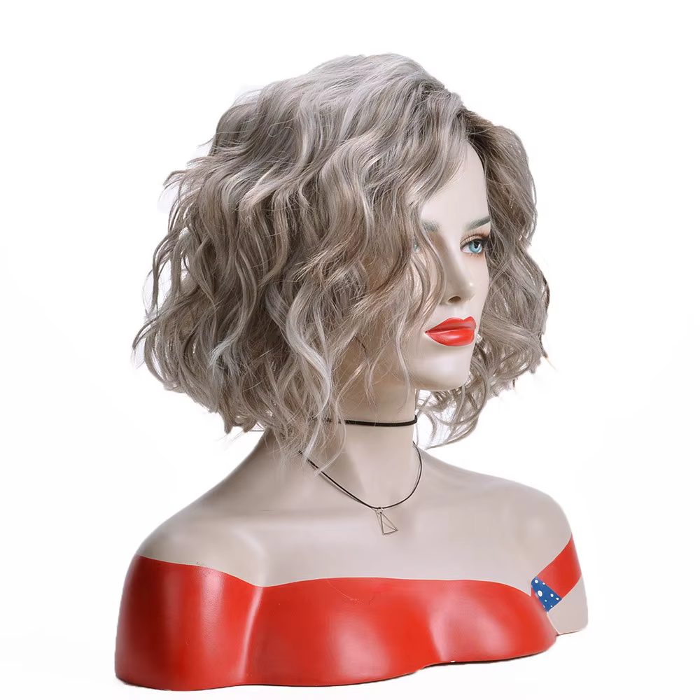 Perruques de cheveux synthétiques 12 pouces gris argenté perruque courte bouclée femmes naturel couches longueur