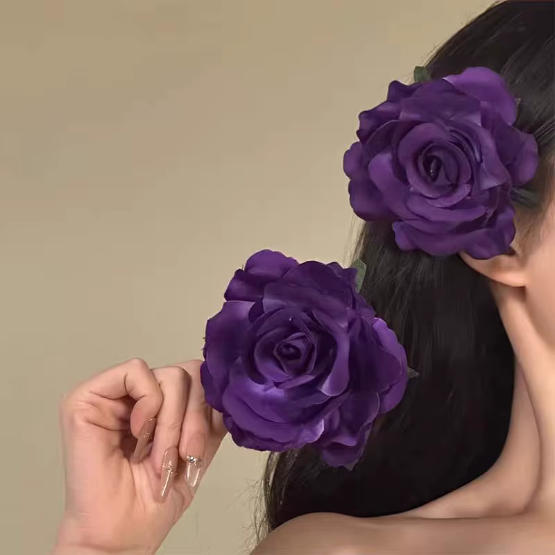 1 pince à cheveux fleurie violette