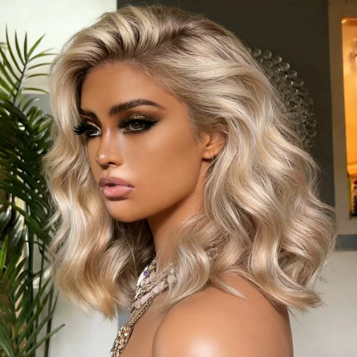 Perruque synthétique Lace Front courte ondulée
