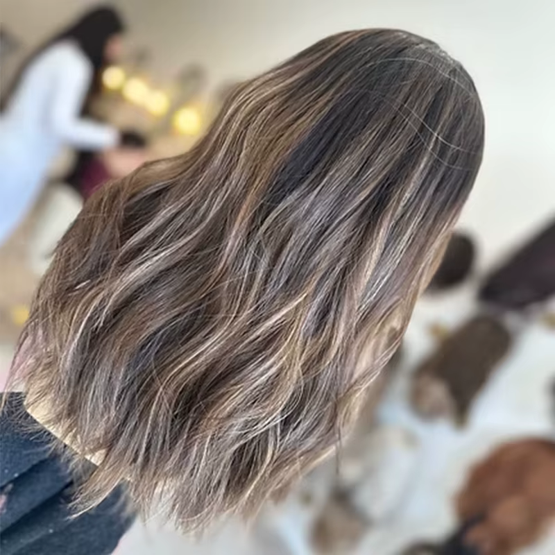 Perruque Lace Front Marron Châtain Pré-Pluckée Ondulée Naturelle Résistante à la Chaleur Mélange Synthétique Cheveux Humains pour Usage Quotidien