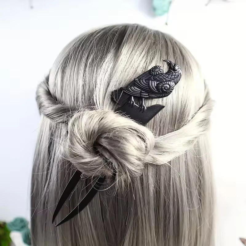 1 épingle à cheveux vintage (avec décoration corbeau viking)