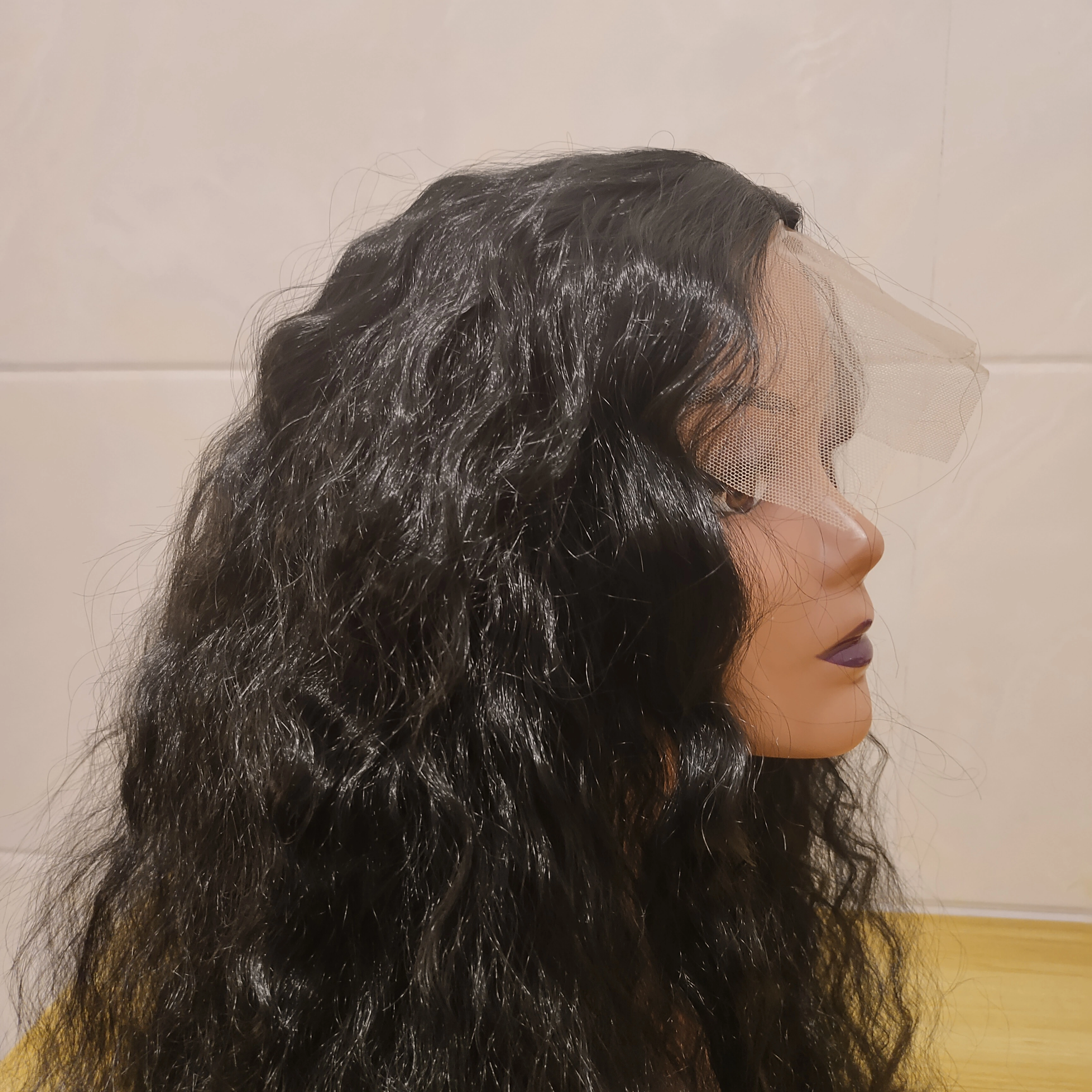 Perruque synthétique élégante attachée avec fibre résistante thermique pré-peignée 13x4