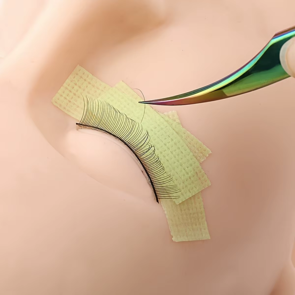 4 rouleaux de ruban adhésif respirant pour extensions de cils, riches en couleurs, ruban adhésif professionnel doux, adapté au greffage des cils