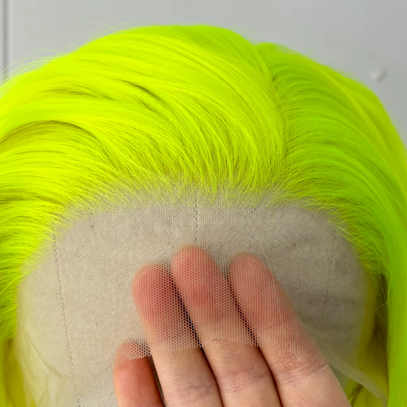 Perruques courtes bouclées vert néon pour femmes