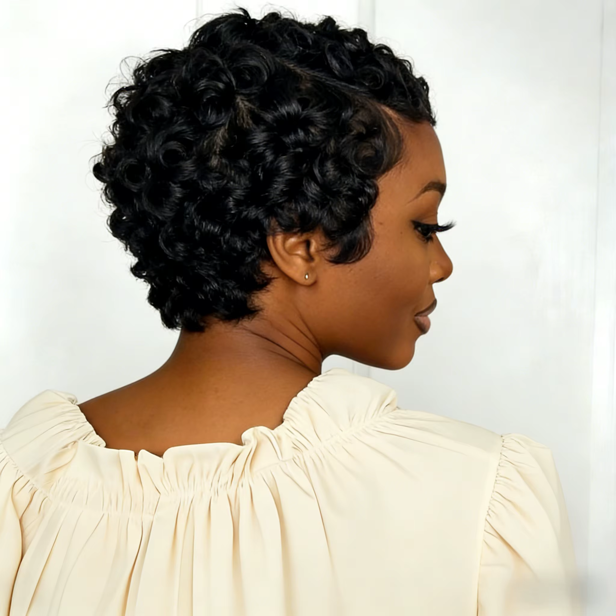 Perruque courte brésilienne en cheveux humains, coupe pixie, entièrement fabriquée à la machine, avec frange, boucles lâches, pour femmes, usage quotidien