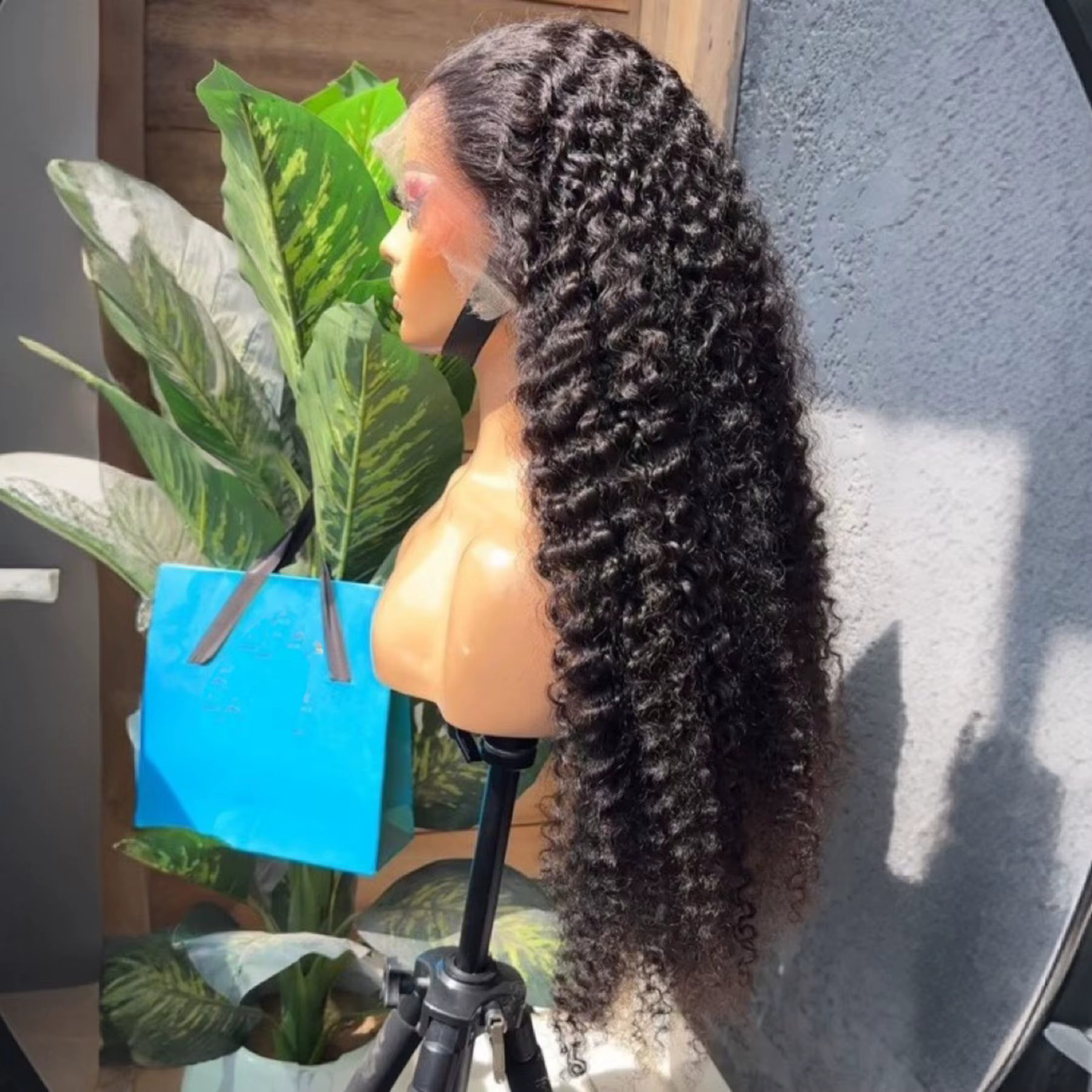 Perruque Lace Front Wig synthétique bouclée crépue 13x4x1