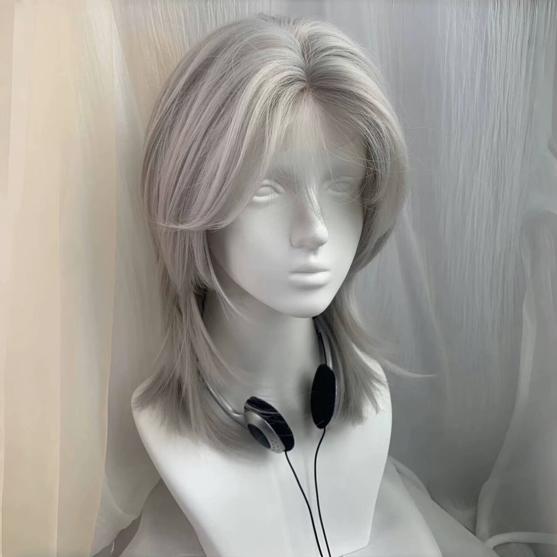Lolita perruque synthétique front dentelle queue de loup cheveux courts bouclés argent gris superposition quotidien