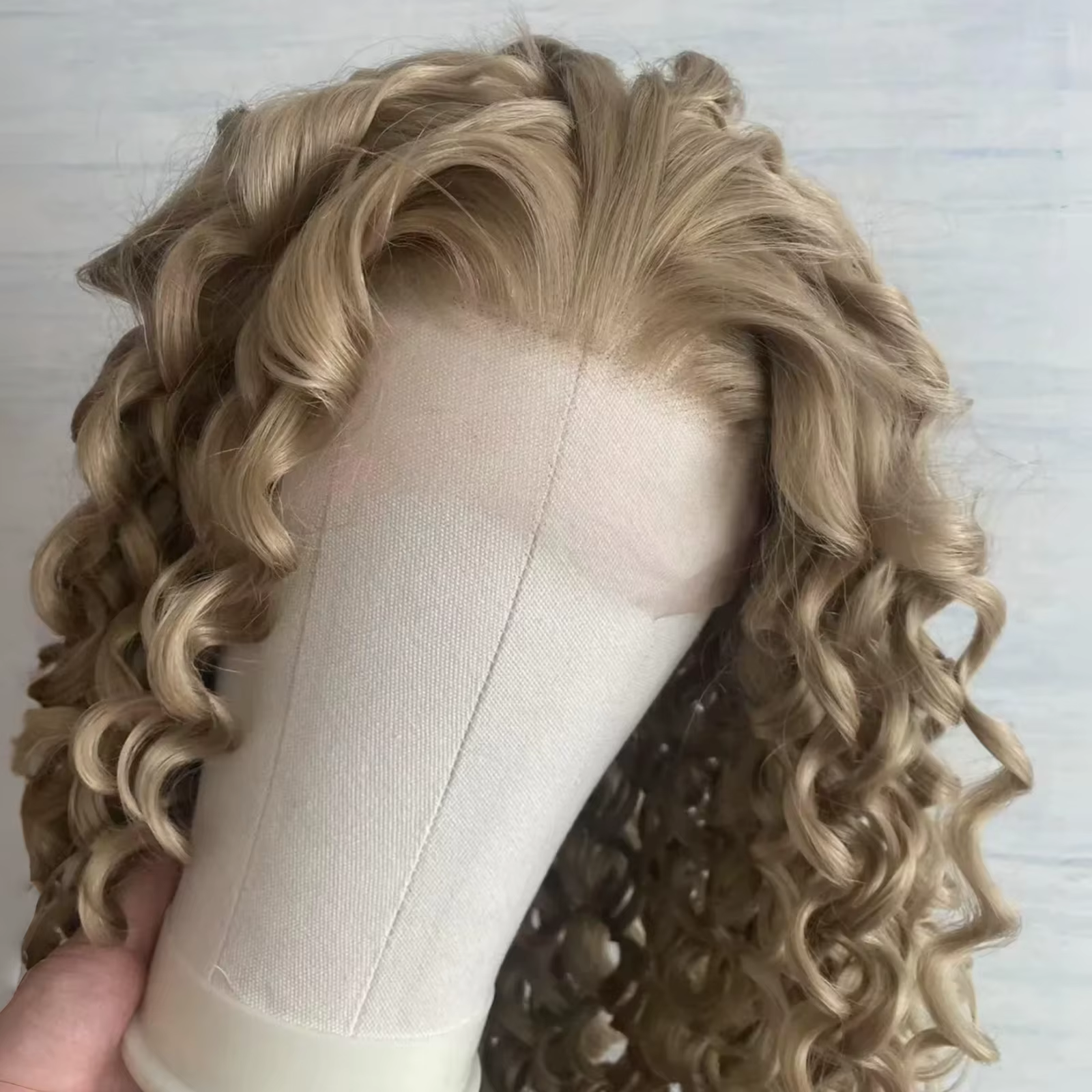 Perruques synthétiques bouclées blondes longues pour femmes