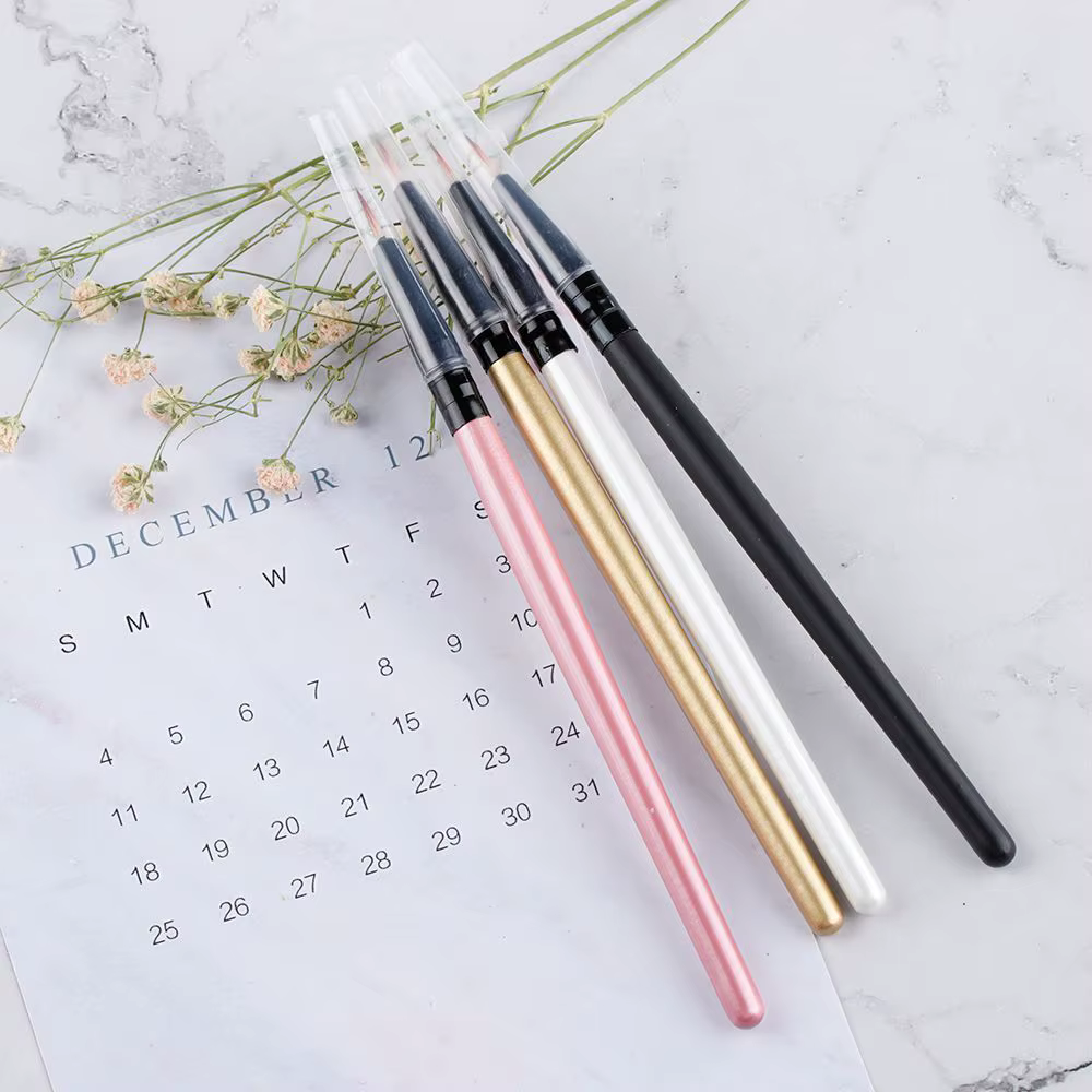 Outils de maquillage et de beauté très demandés : Pinceaux pour extensions de cils, pinceaux pour eye-liner, applicateurs de fard à paupières, crayons à lèvres