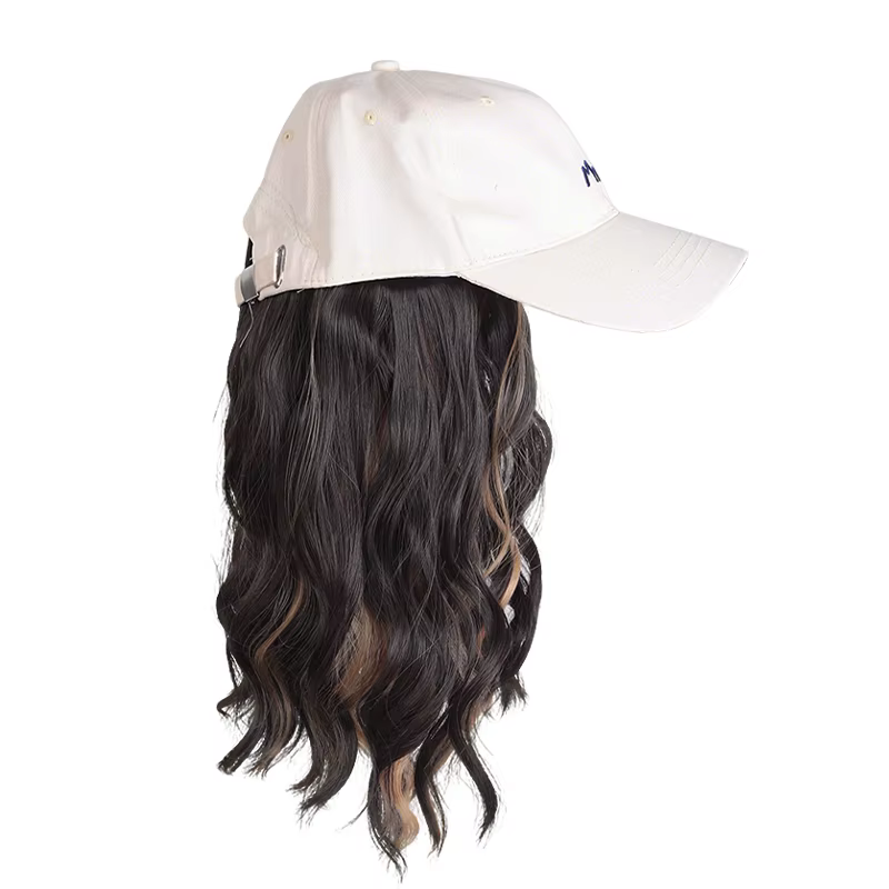 Casquette de baseball beige avec perruque à boucles ombrées et fibres synthétiques – Chapeau-perruque élégant pour un