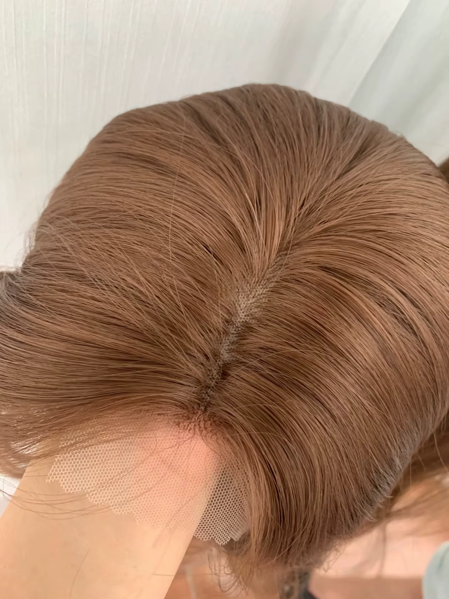 Perruque marron miel Une femme