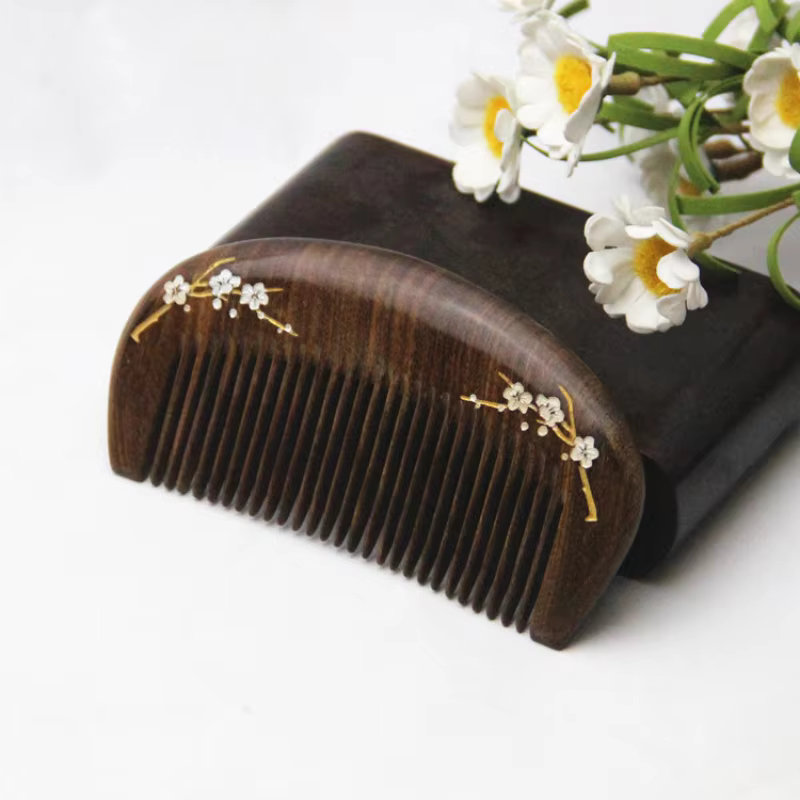 Peigne à cheveux en bois de santal naturel