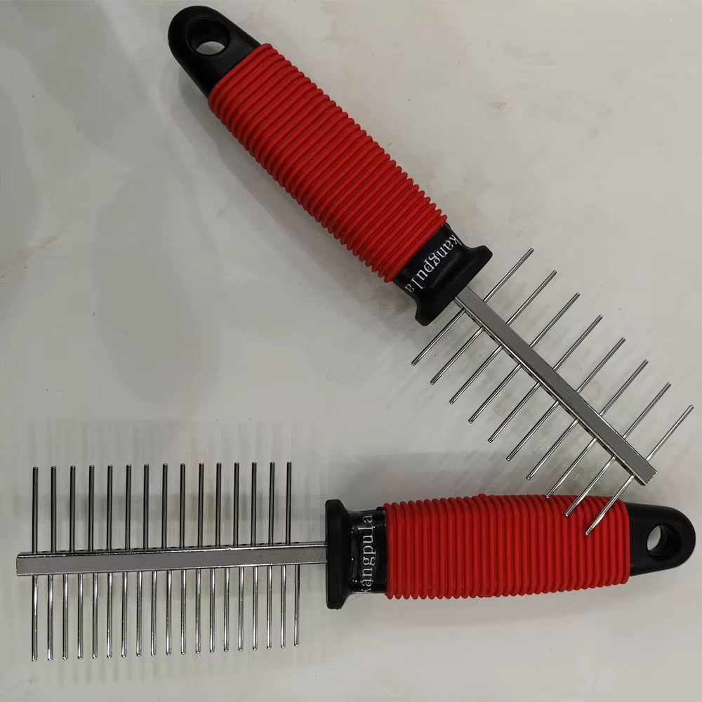 Peigne de modelage à deux pointes pour la pose d'extensions de cheveux à la kératine