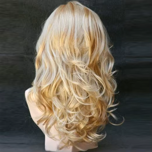 WHIMSICAL W – perruque synthétique longue ondulée mixte Blonde