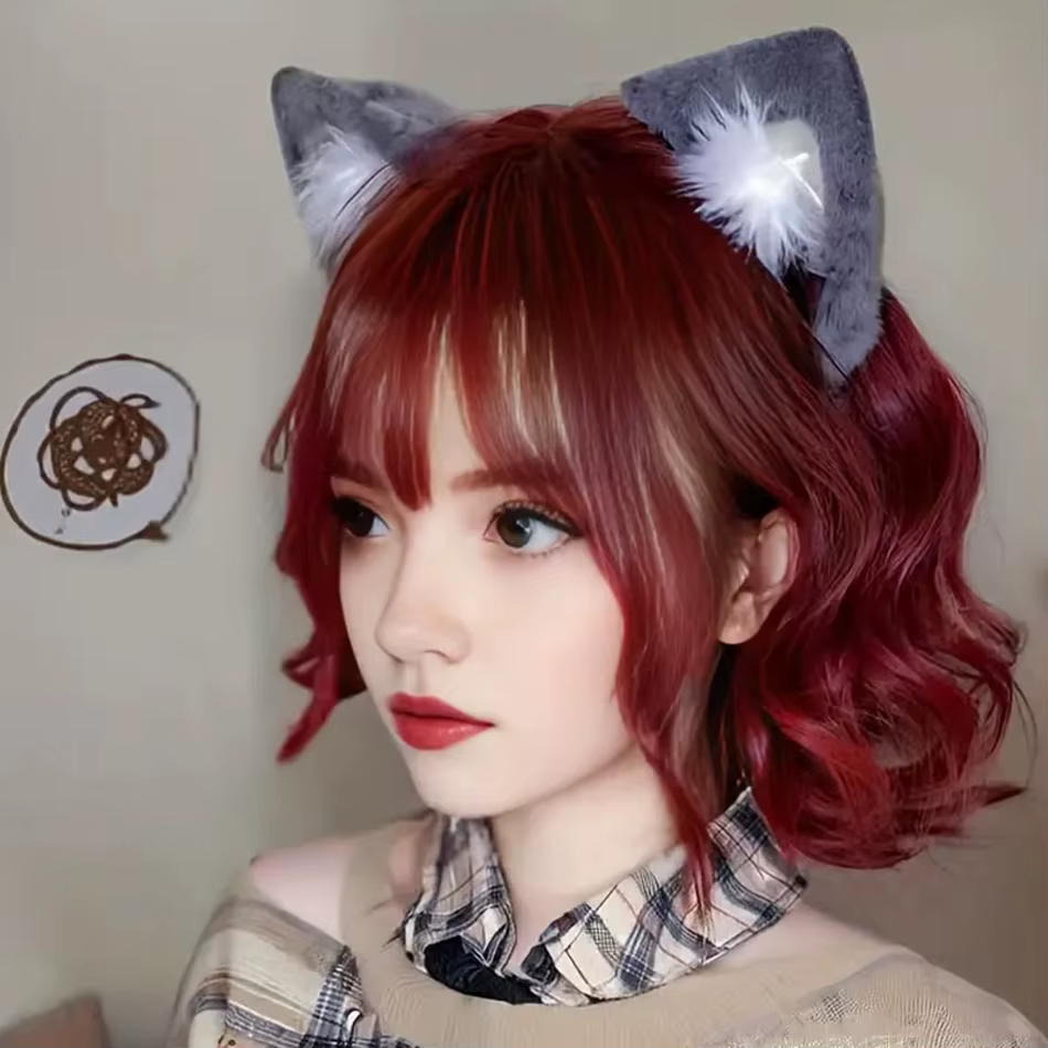 Perruque synthétique courte bouclée rouge framboise