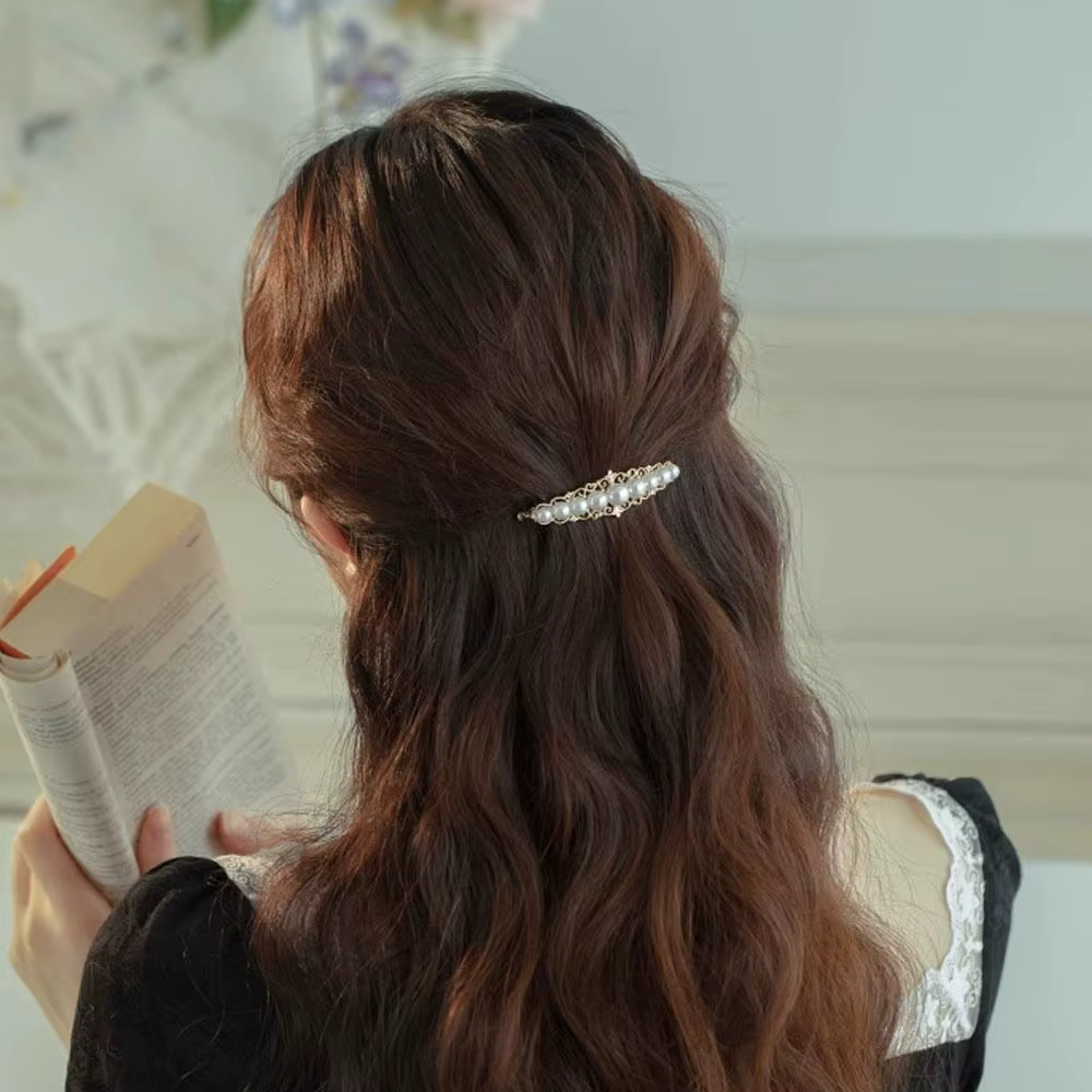 Pince à cheveux française élégante au clair de lune blanc