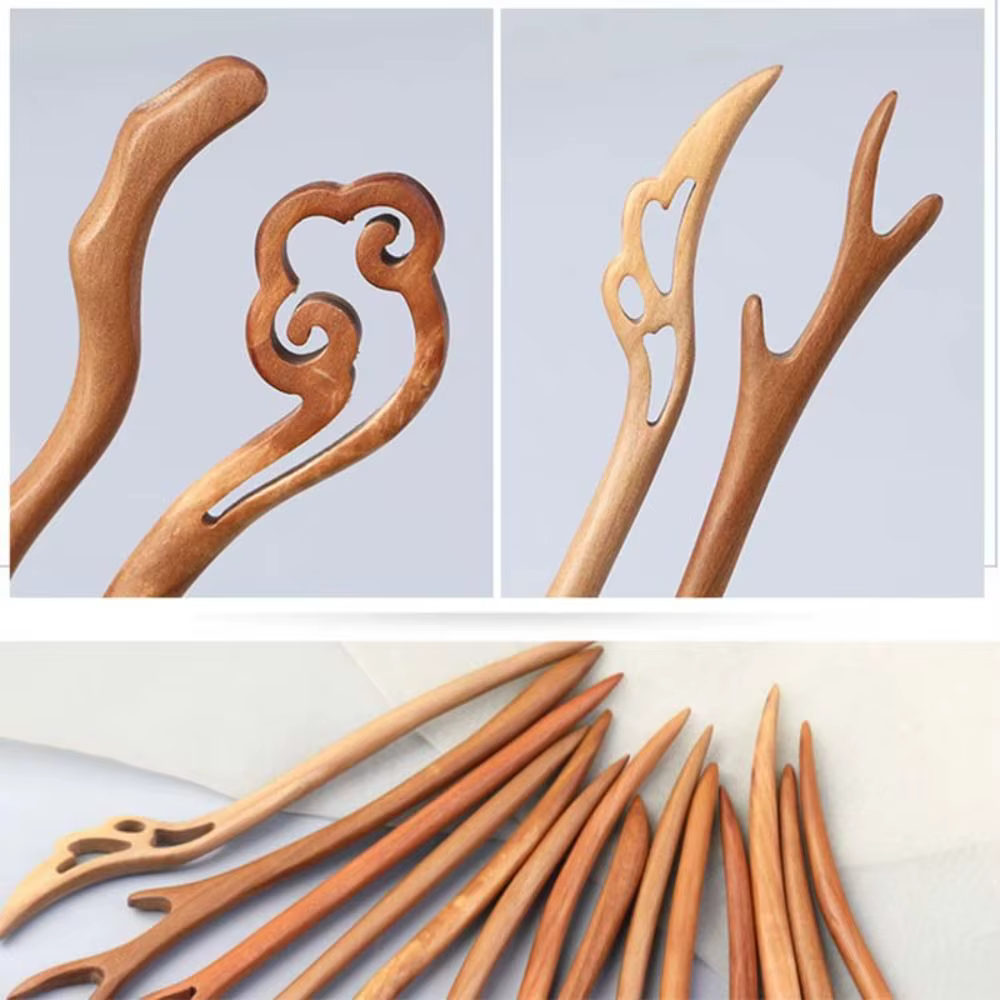 Bâton de cheveux en bois avec pompon mignon