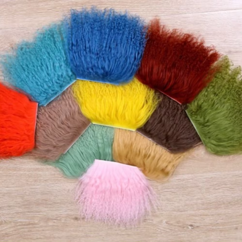 Mongolie fourrure peau de mouton laine Extensions rangée de cheveux bouclés Texture Extensions de cheveux bouclés Durable agneau fourrure peau poupée jouet accessoires