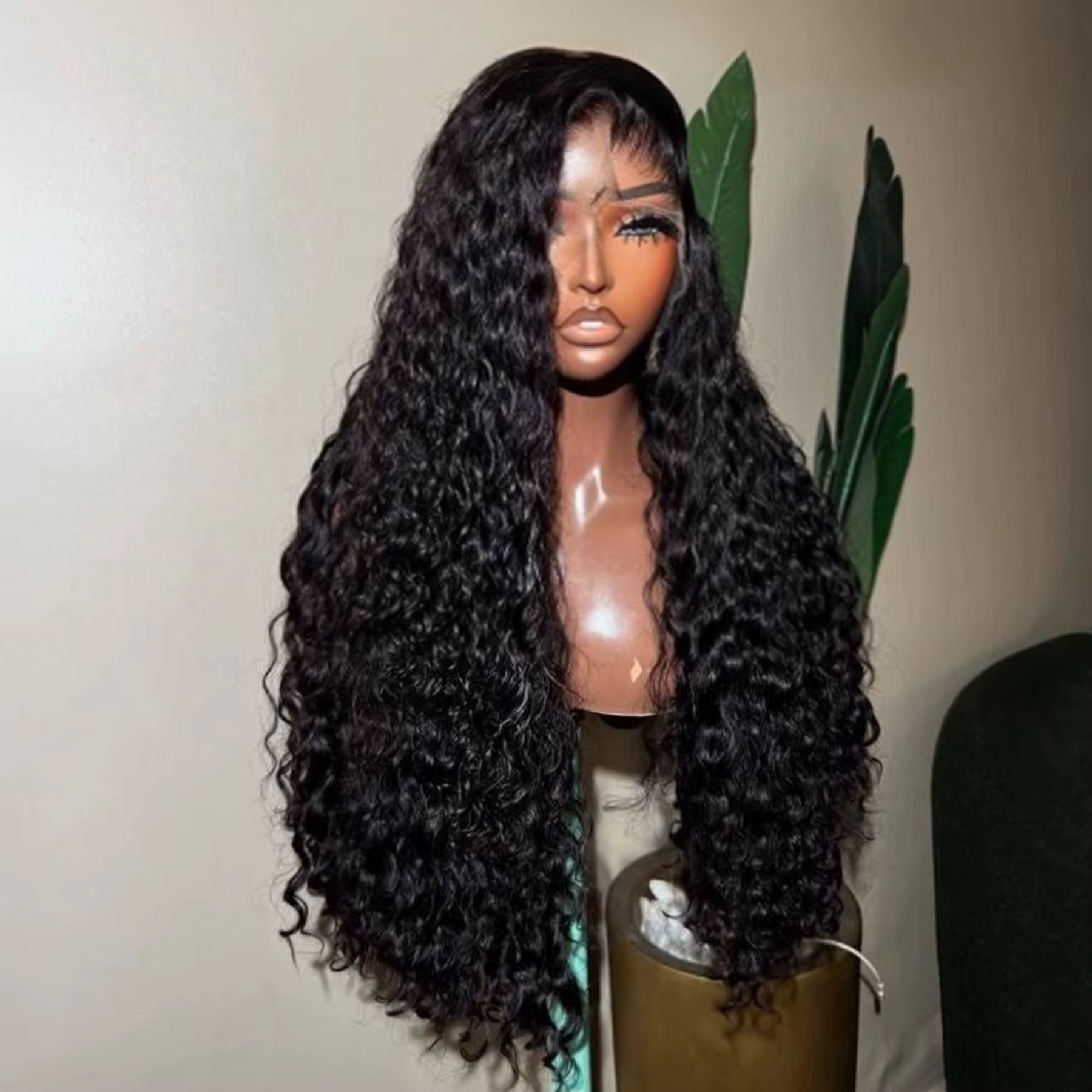 Perruque Lace Frontal Wig synthétique bouclée profonde de couleur noire